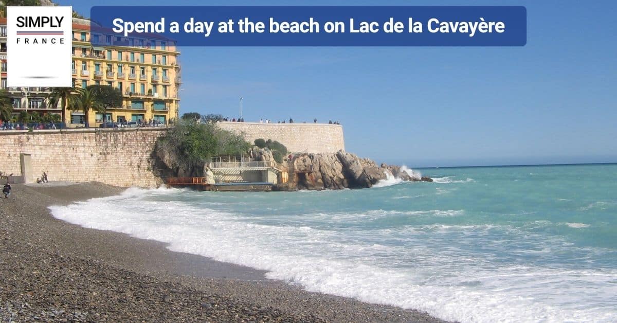 Spend a day at the beach on Lac de la Cavayère