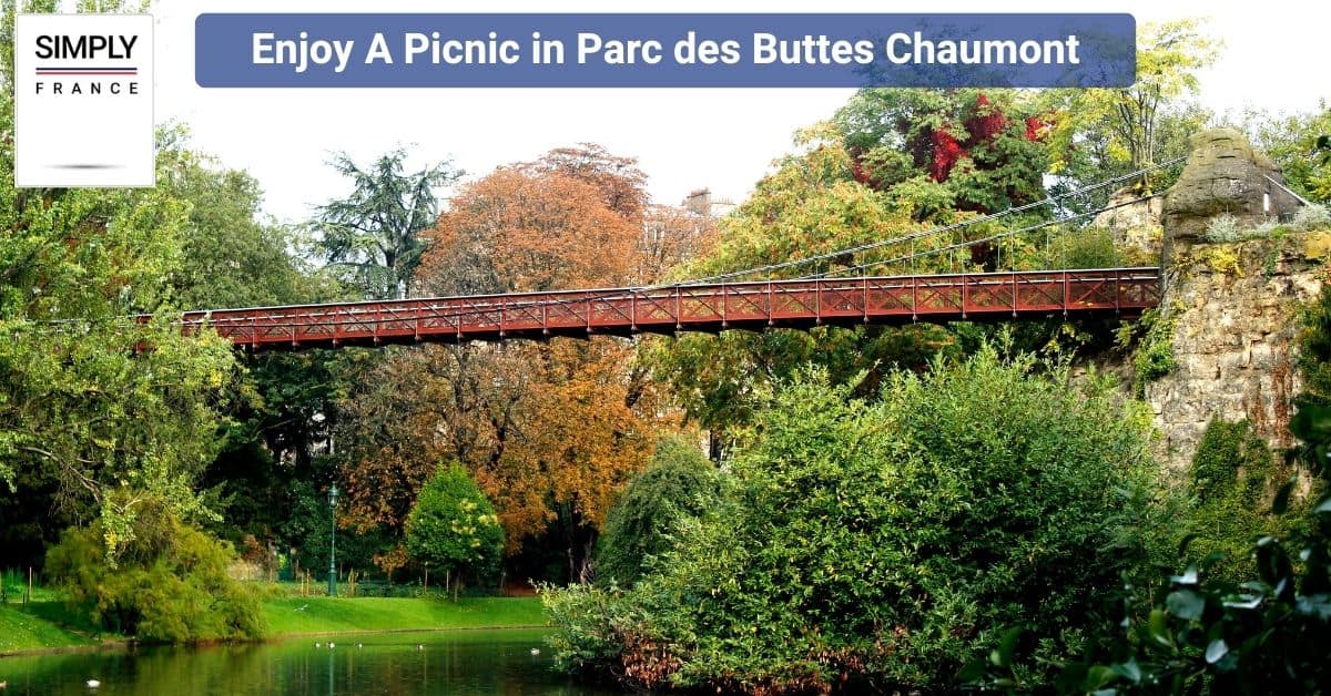 Enjoy A Picnic in Parc des Buttes Chaumont