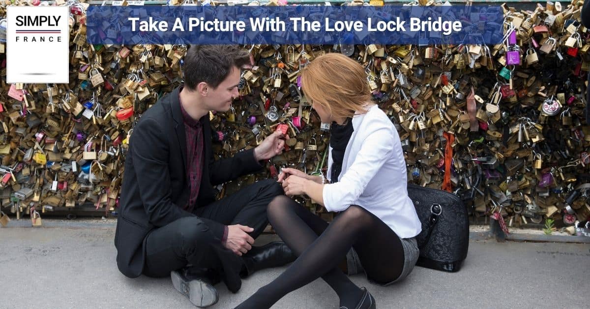 Take A Picture With The Love Lock Bridge